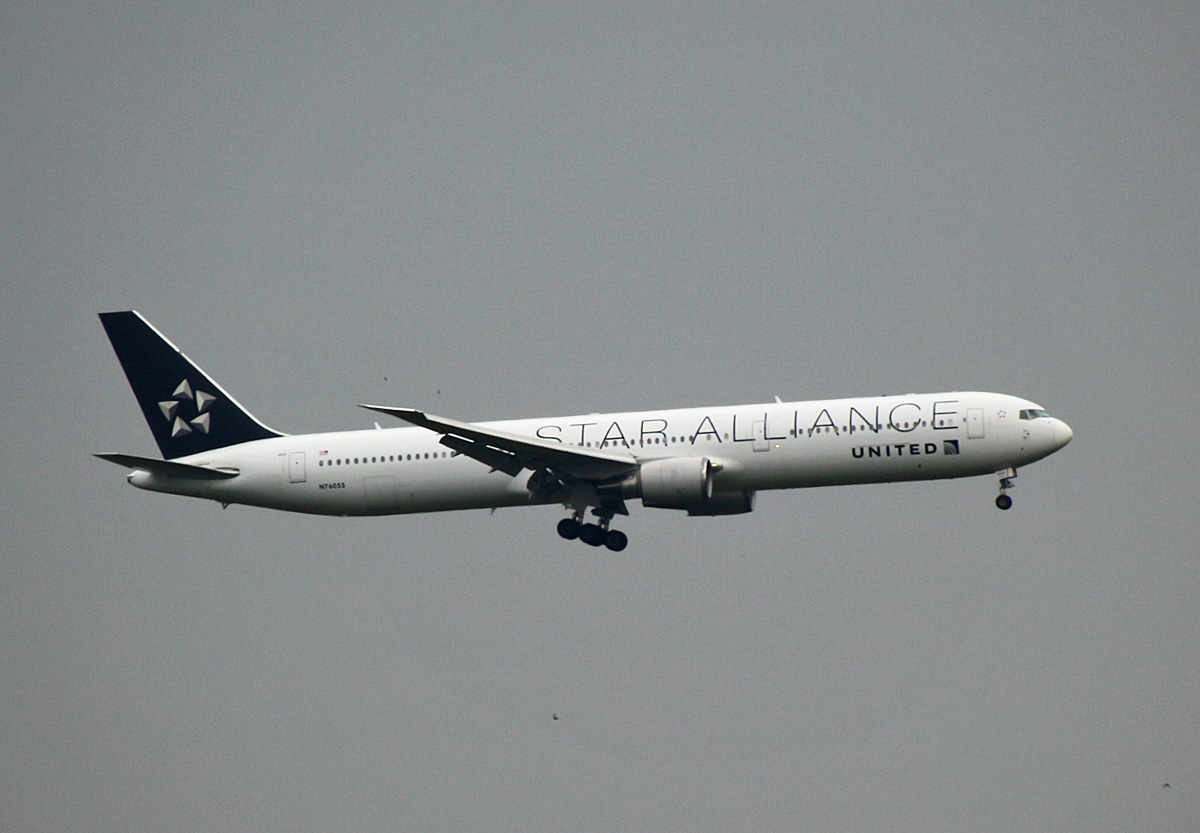 United Airlines, Boeing B 767-424(ER), N76055, BER, 21.06.2024