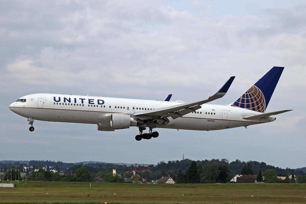 United Airlines, N669UA, Boeing B767-322ER, msn: 30025/757, 07.Juni 2024, ZRH Zürich, Switzerland.