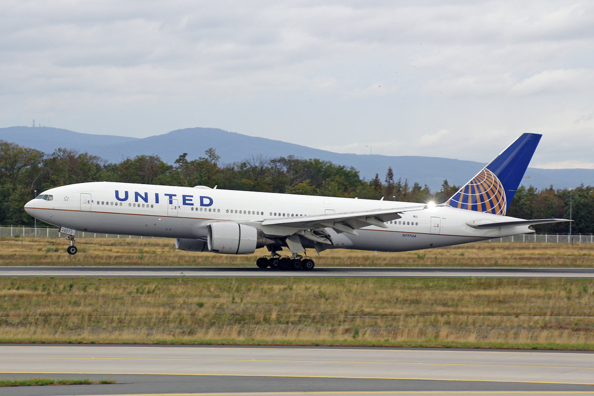 United Airlines, N797UA, Boeing B777-222ER, msn: 26924/116, 29 ...