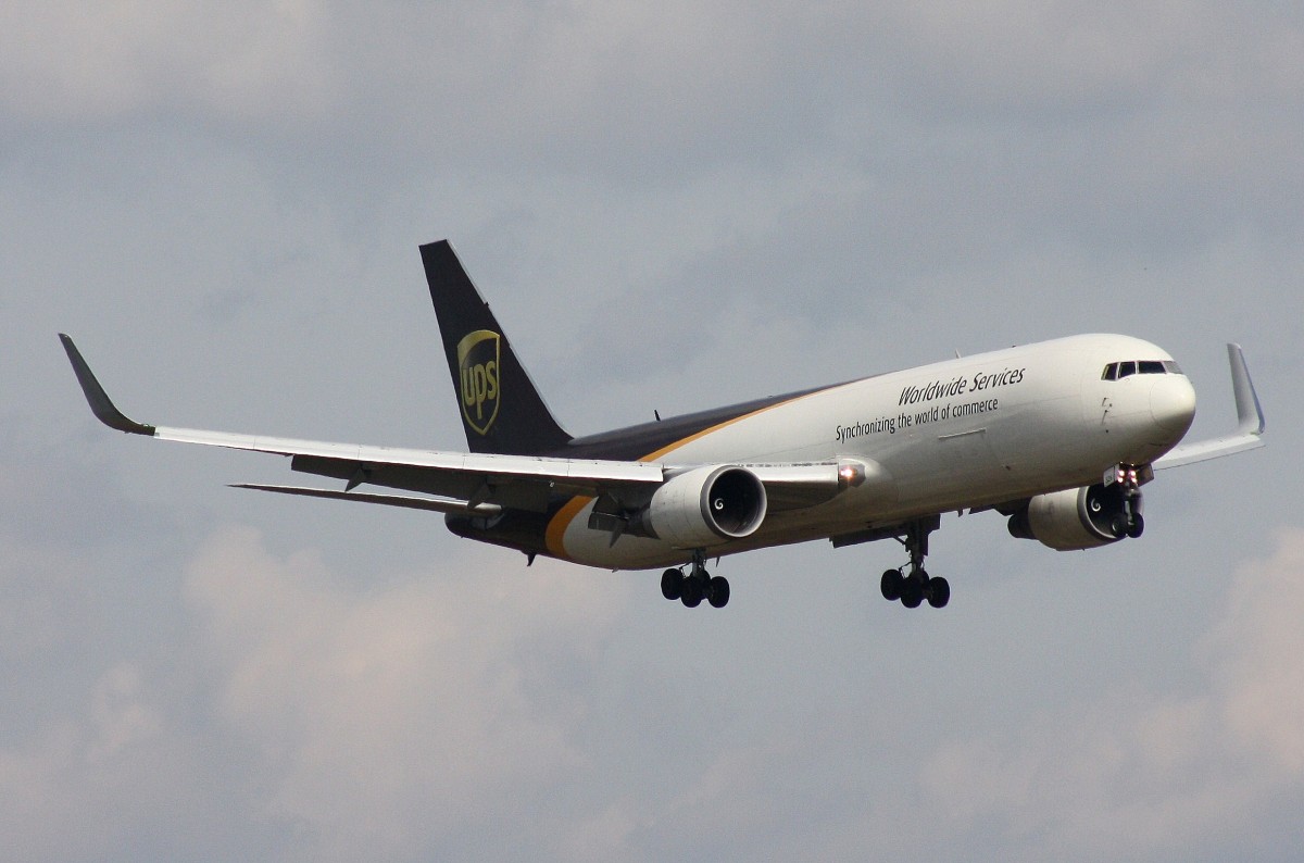 UPS,N326UP,(c/n 27752),Boeing 767-34AF(WL),12.04.2015,CGN-EDDK,Köln-Bonn,Germany