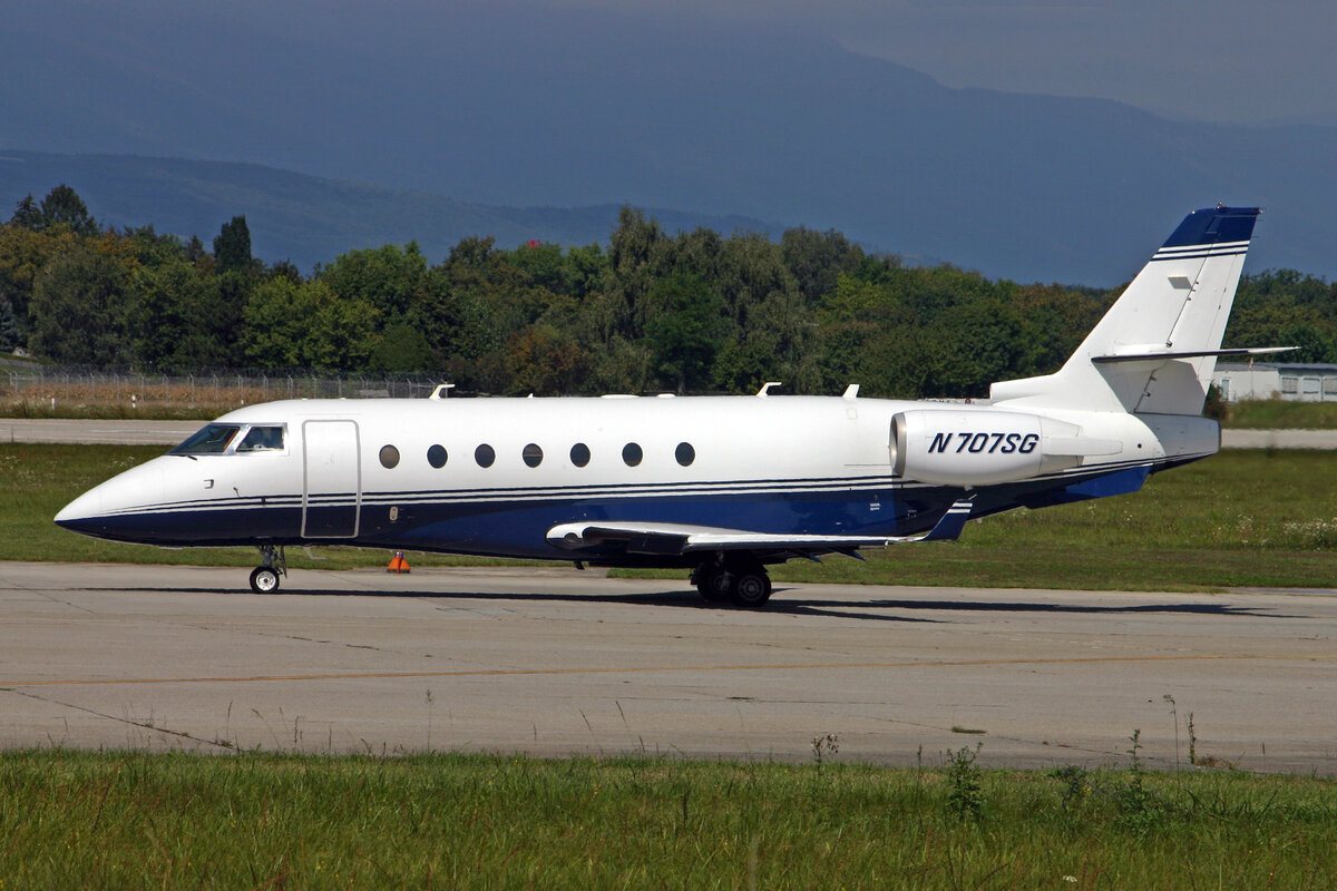 Valley Jet, N707SG, Gulfstream G200, msn: 87, 02.September 2007, GVA Genève, Switzerland.