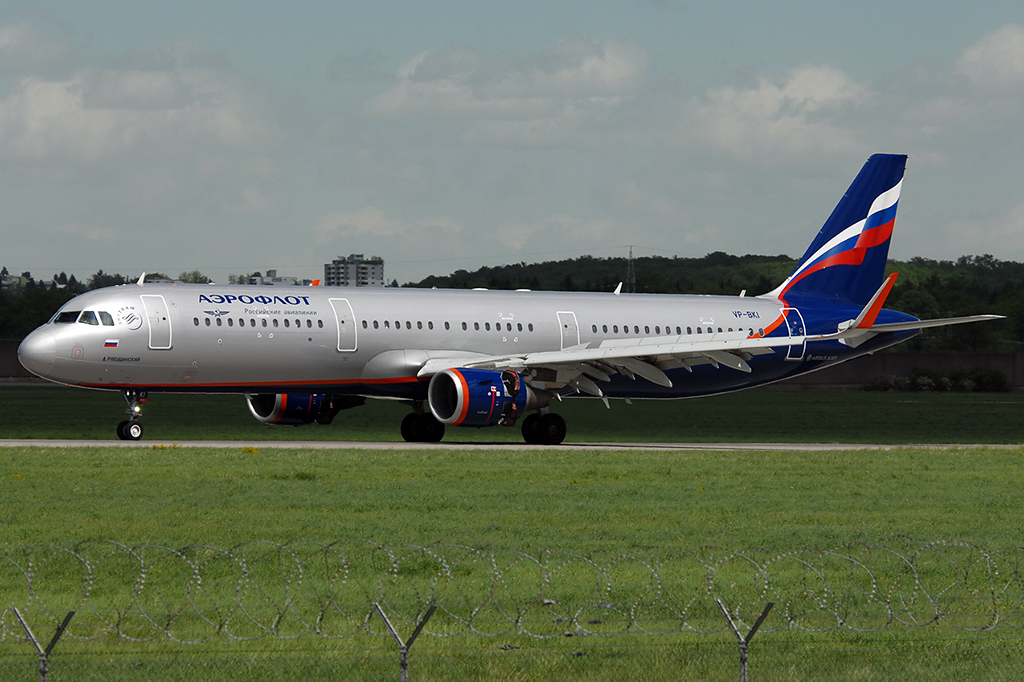 VP-BKI Airbus A321-211 30.04.2018