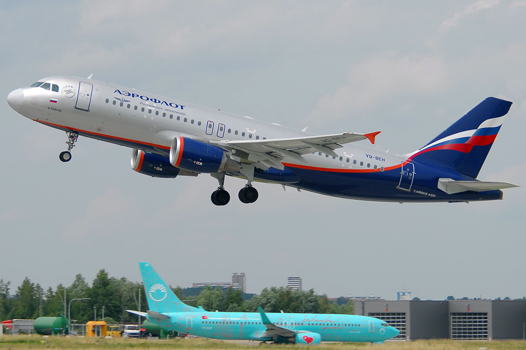 VQ-BEH Airbus A320-214 02.07.2013