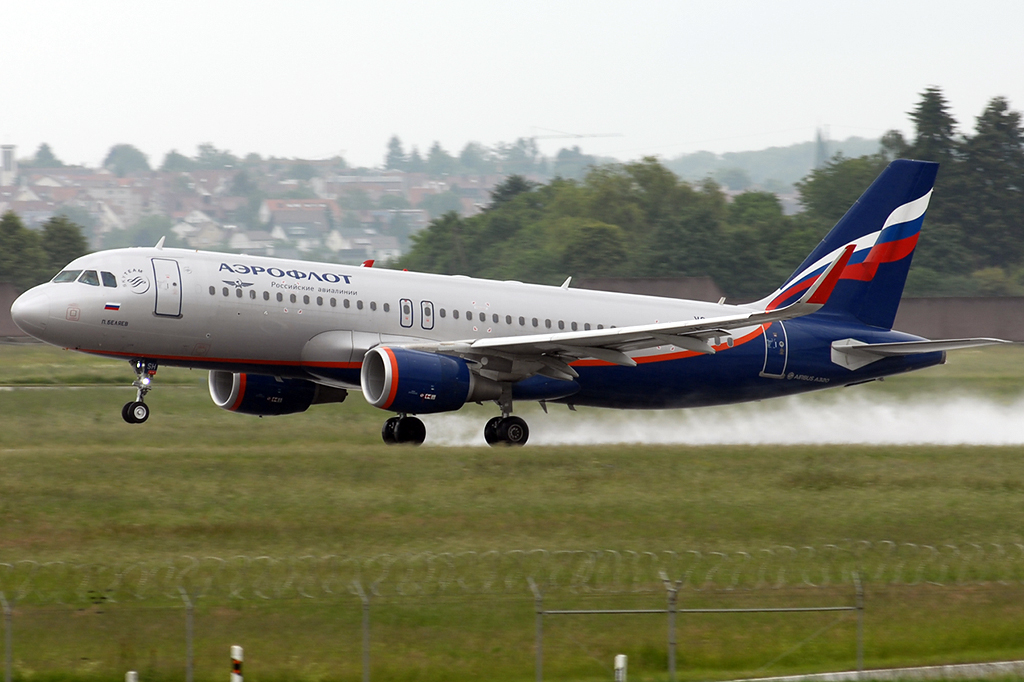 VQ-BSH Airbus A320-214 25.05.2015