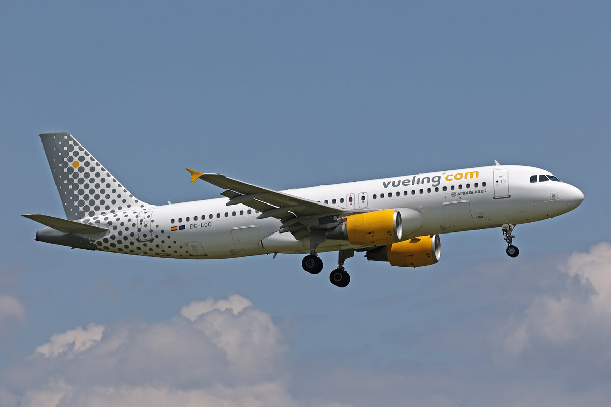 Vueling Airlines, EC-LOC, Airbus A320-214, msn: 4885,  Vueling in the heaven's door , 13.Juni 2024, ZRH Zürich, Switzerland.