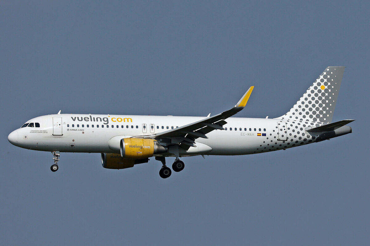 Vueling Airlines, EC-MAH, Airbus A320-214, msn: 6039,  Comandante Toni Rubio Volaremos Siempre Juntos , 10.Juli 2024, MXP Milano Malpensa, Italy.