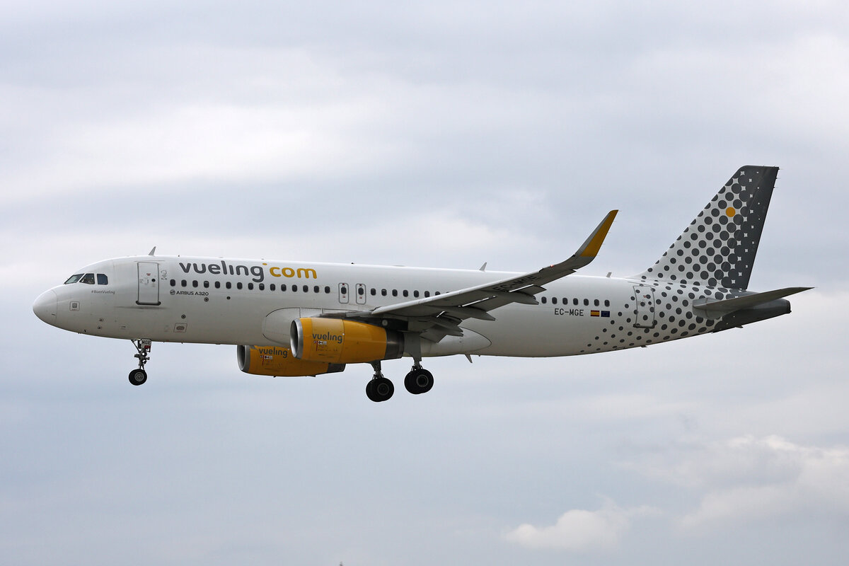 Vueling Airlines, EC-MGE, Airbus A320-232, msn: 6607,  #Buen Vueling , 07.Juni 2024, ZRH Zürich, Switzerland.