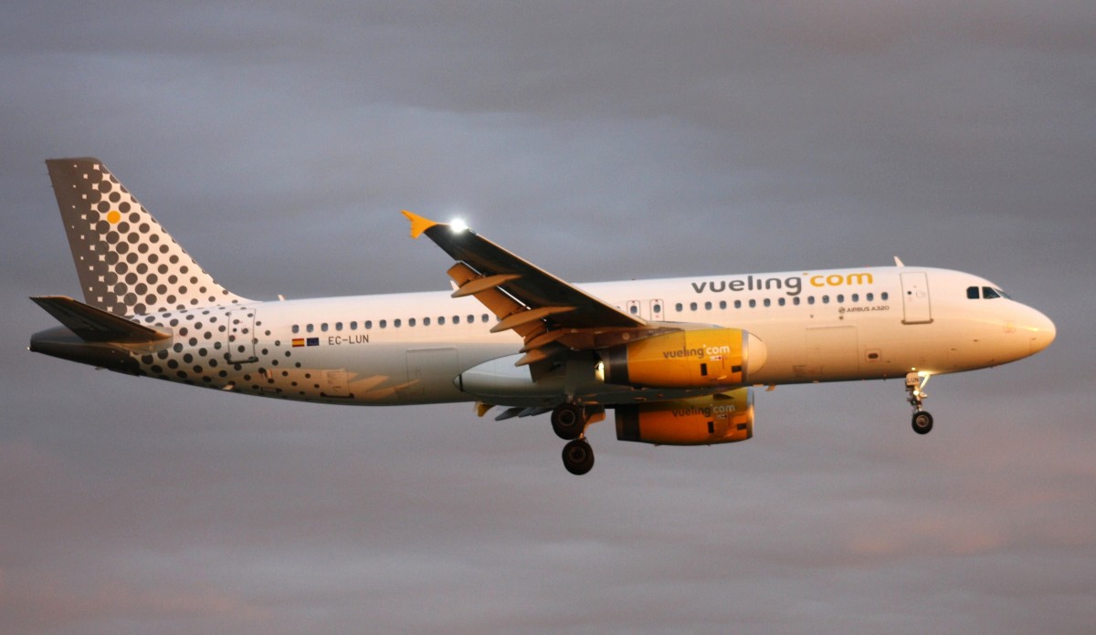 Vueling,EC-LUN,(c/n5479),Airbus A320-232,27.09.2013,HAM-EDDH,Hamburg,Germany