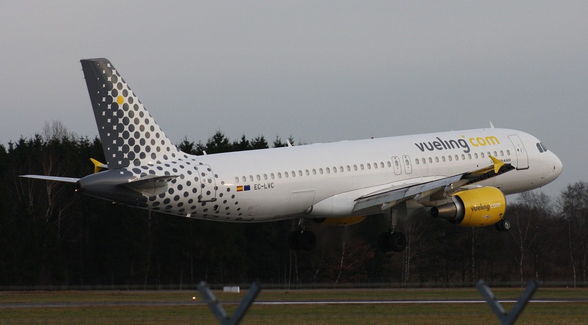 Vueling,EC-LVC,(c/n1372),Airbus A320-214,04.01.2014,HAM-EDDH,Hamburg,Germany