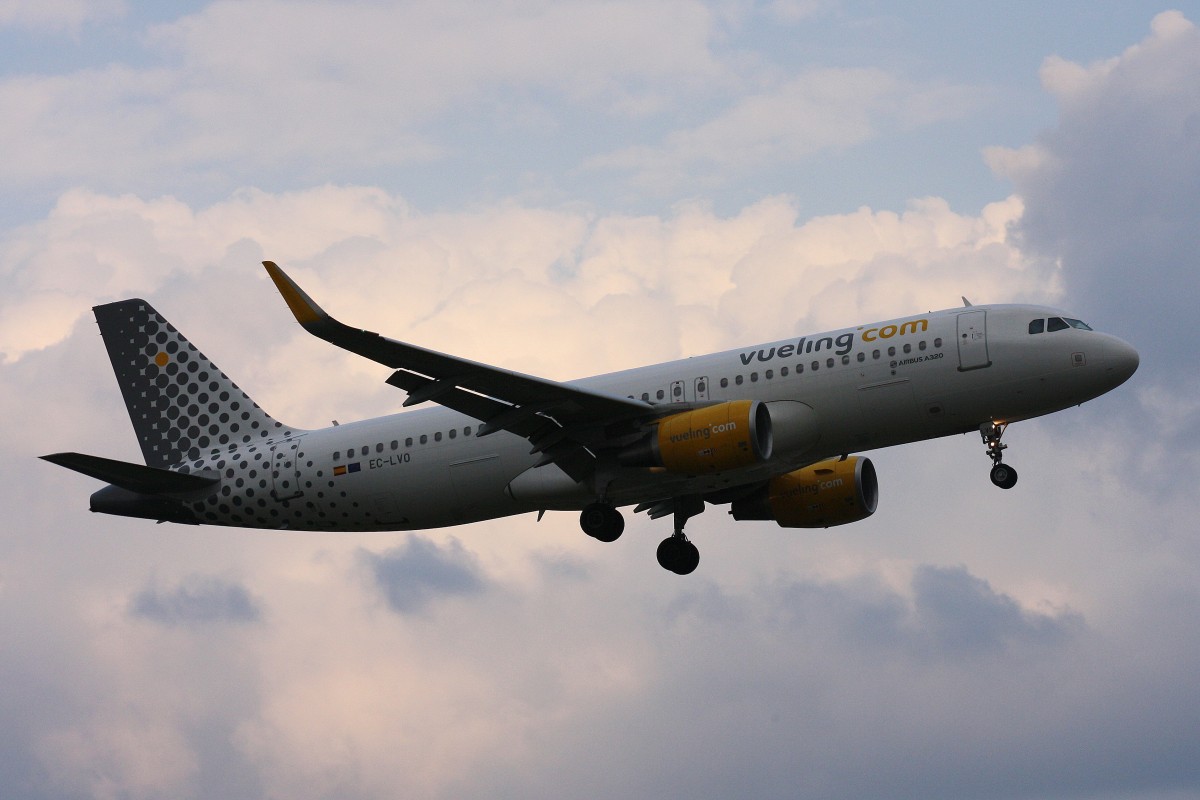 Vueling,EC-LVO,(c/n 5533),Airbus A320-214(SL),31.07.2014,HAM-EDDH,Hamburg,Germany