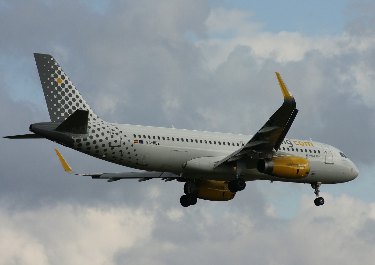 Vueling,EC-MDZ,(c/n 6377),Airbus A320-232(SL),23.06.2015,HAM-EDDH,Hamburg,Germany