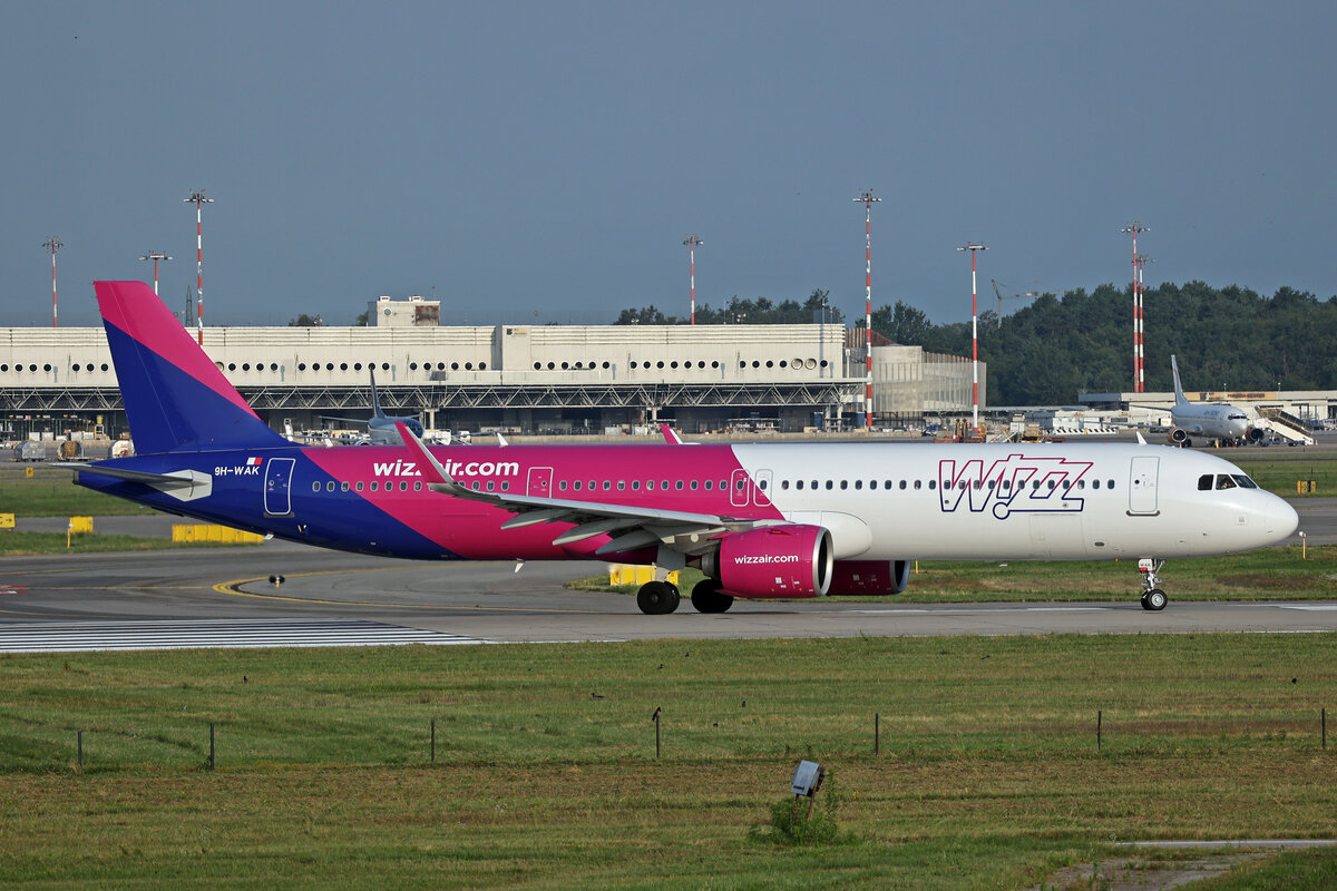 Wizz Air Malta, 9H-WAK, Airbus A321-271NX, msn: 10260, 10.Juli 2024, MXP Milano Malpensa, Italy.