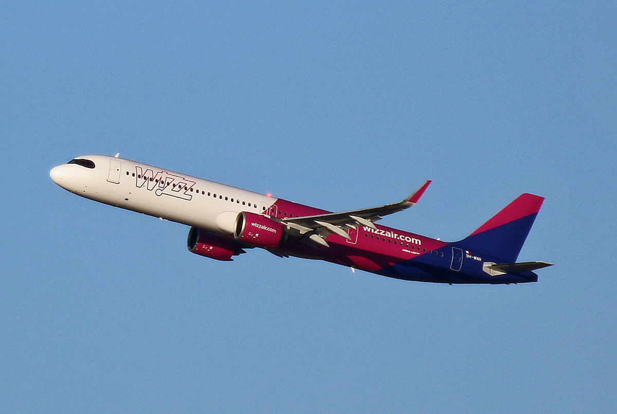 Wizz Air Malta, Airbus A 321-271NX, 9H-WNR, BER, 01.12.2024