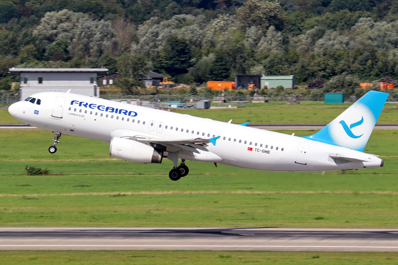 Freebird Airlines Airbus A320-232 TC-GMB beim Start in Düsseldorf 24.8.2024