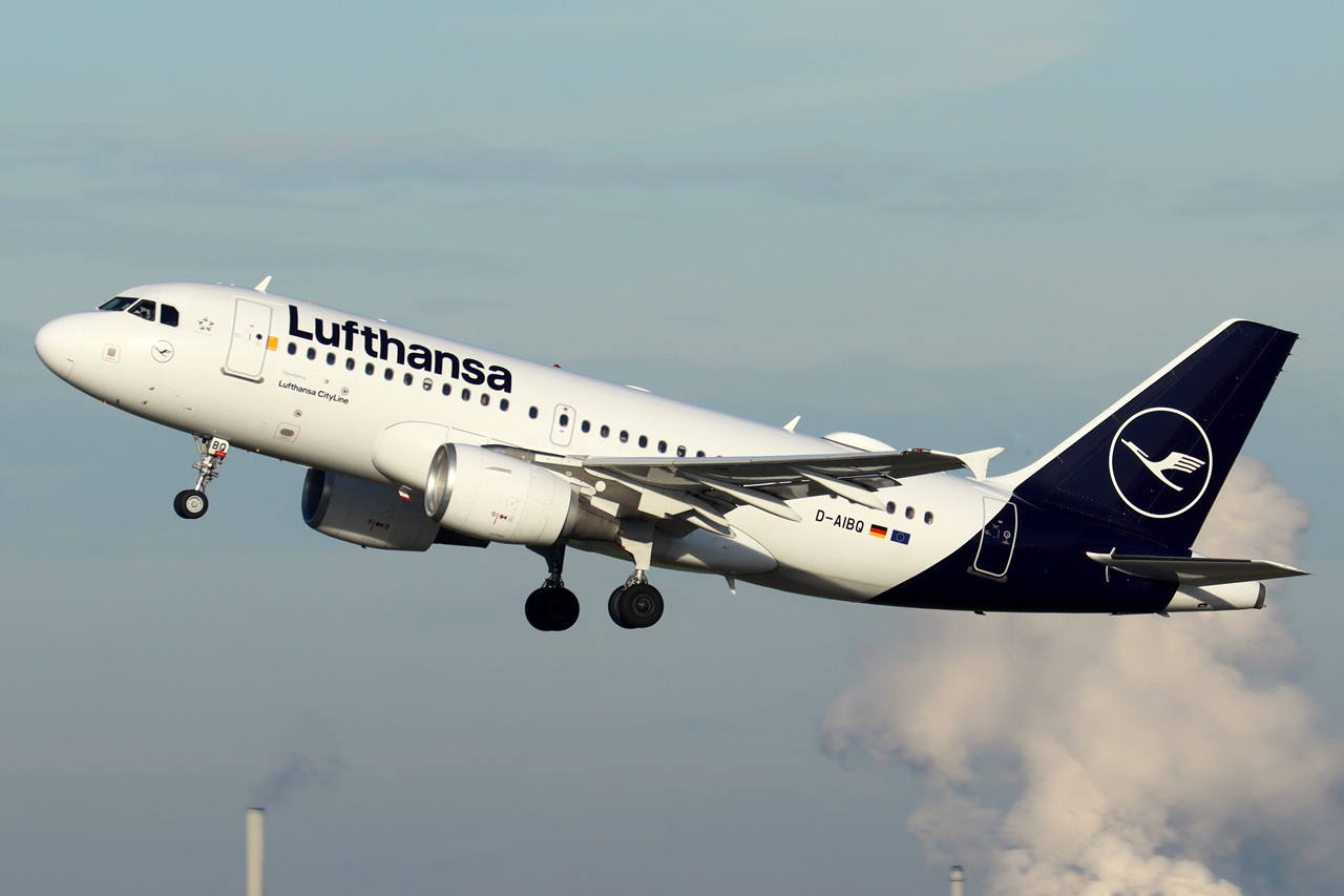 Lufthansa City Airbus A319-112 D-AIBQ beim Start in Düsseldorf 30.11.2024