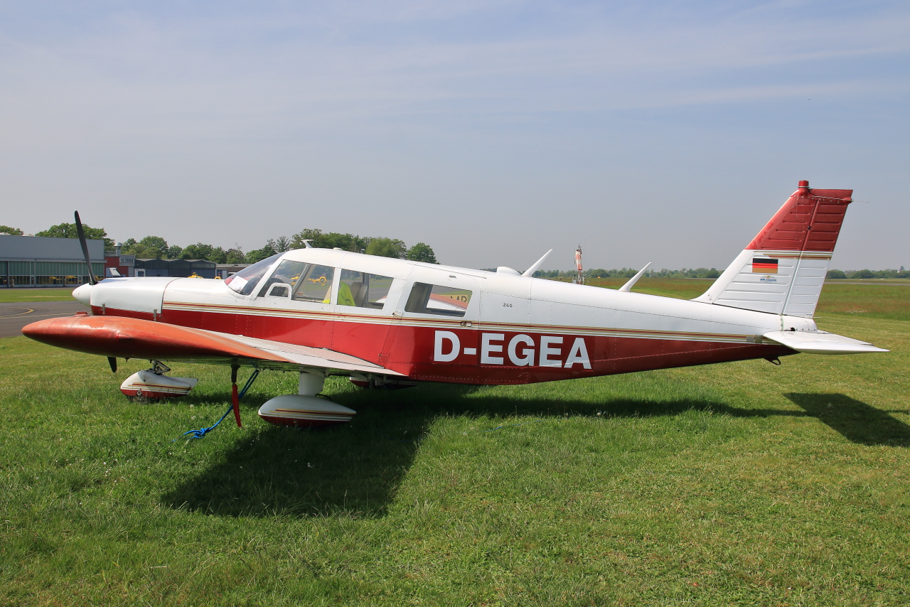 Privat, D-EGEA, Piper PA-32-260 Cherokee Six, S/N: 32-499. Bonn-Hangelar (EDKB) am 01.05.2024.