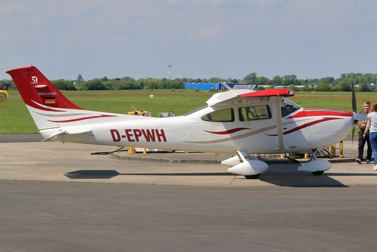 Privat, D-EPWH, Cessna 182T Skylane, S/N: 18282088. Bonn-Hangelar (EDKB), 09.05.2024.