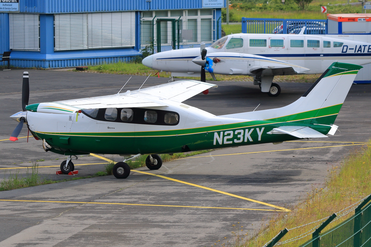Privat, N23KY, Cessna P210N Silver Eagle, S/N: P210-00447. Siegerland (EDGS) am 13.06.2024.