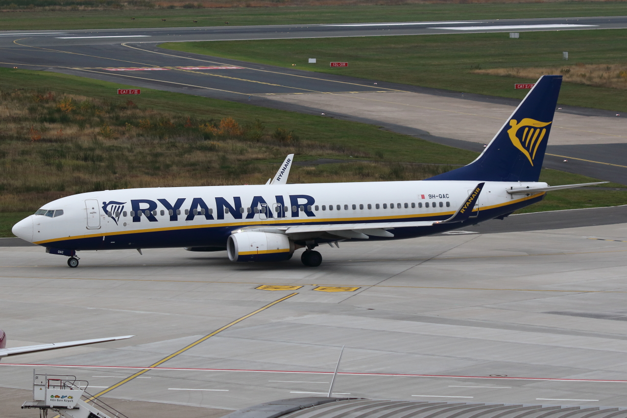 Ryanair (Malta Air), 9H-QAC, Boeing 737-8AS, S/N: 44789. Köln-Bonn (EDDK) am 10.11.2024.