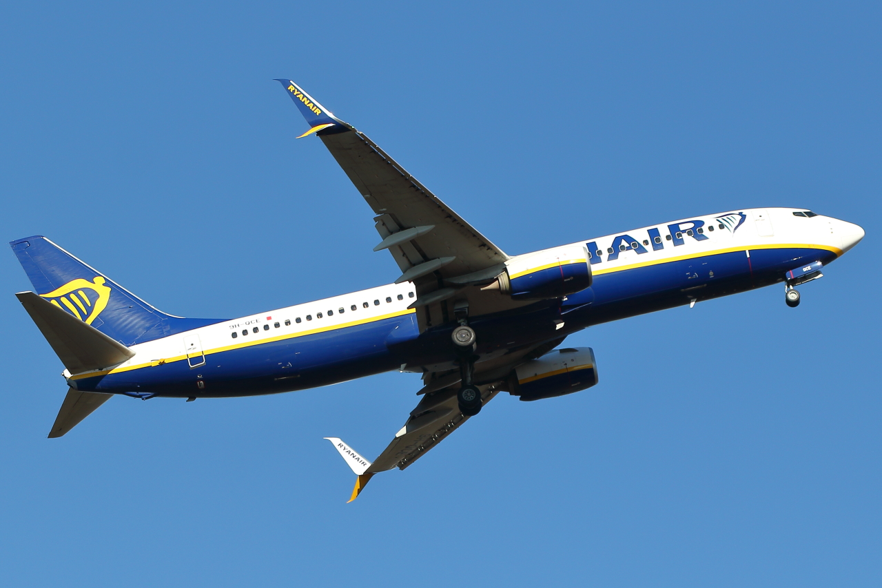 Ryanair (Malta Air), 9H-QCE, Boeing 737-8AS, S/N: 44730. Go-Around im Final zur Runway 13L am Flughafen Köln-Bonn (EDDK) am 03.03.2025.