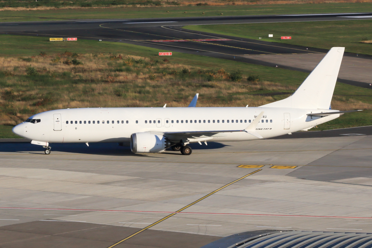 SmartLynx Malta, Reg: 9H-TAU, Boeing 737-8 MAX, S/N: 43001. Köln-Bonn (EDDK) am 03.11.2024