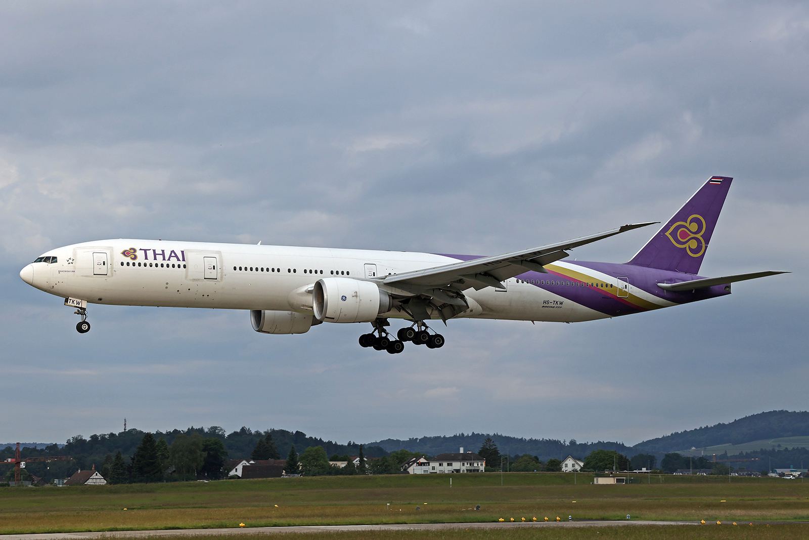 Thai Airways, HS-TKW, Boeing B777-3D7ER, msn: 42112/1228,  Mukdasayam / มุกดาสยาม , 07.Juni 2024, ZRH Zürich, Switzerland.