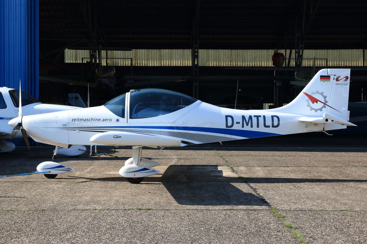 UL-Flugschule Überflug, D-MTLD, Breezer B400. Bonn-Hangelar (EDKB), 24.08.2024.