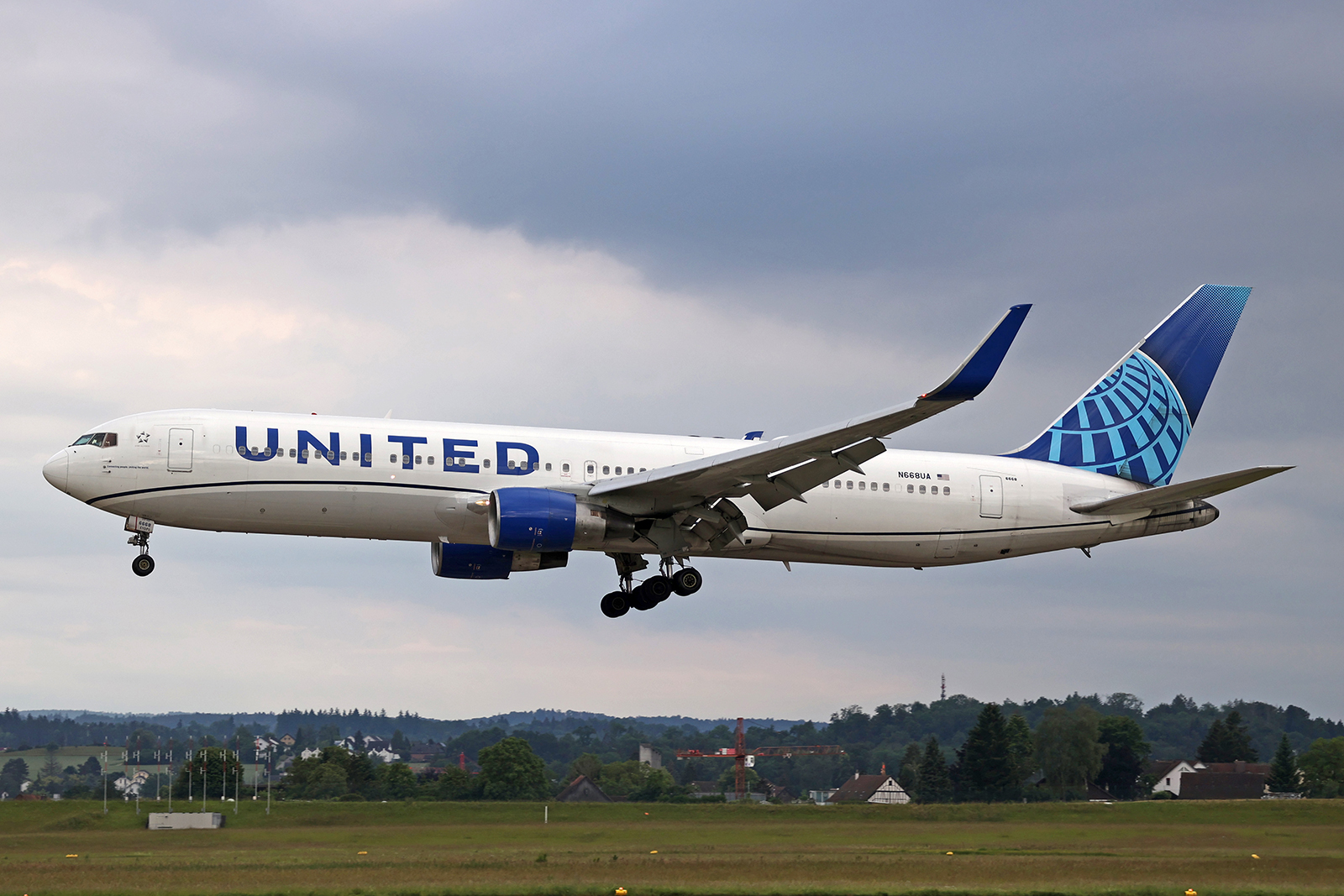 United Airlines, N668UA, Boeing B767-322ER, msn: 30024/742, 07.Juni 2024, ZRH Zürich, Switzerland.