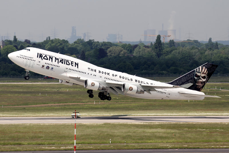 Air Atlanta Icelandic Ed Force One Iron Maiden Tf Aak Beim Start In Dusseldorf 28 5 2016 Flugzeug Bild De