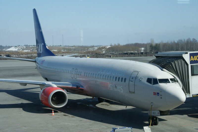 B737-700 der SAS am Finger