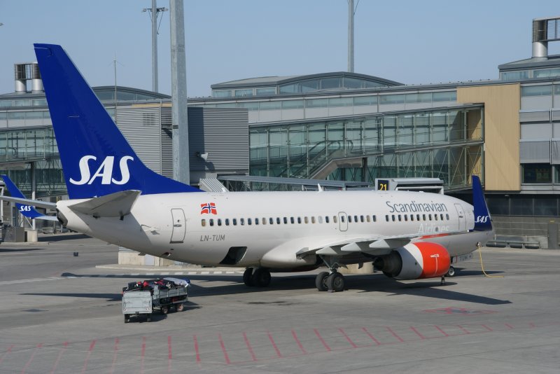 B737-700 der SAS am Finger