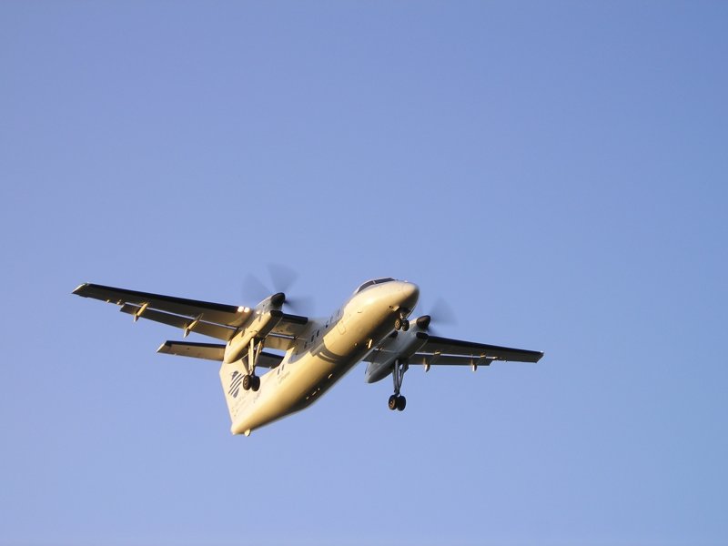 Dash 8 beim Landeanflug