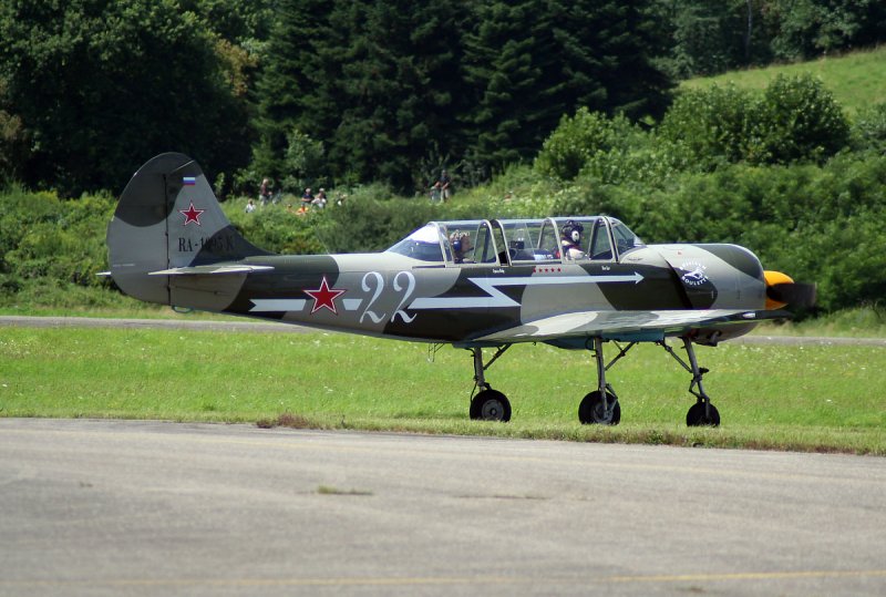 Flugplatzfest Freiburg 2007.
Yak 52.