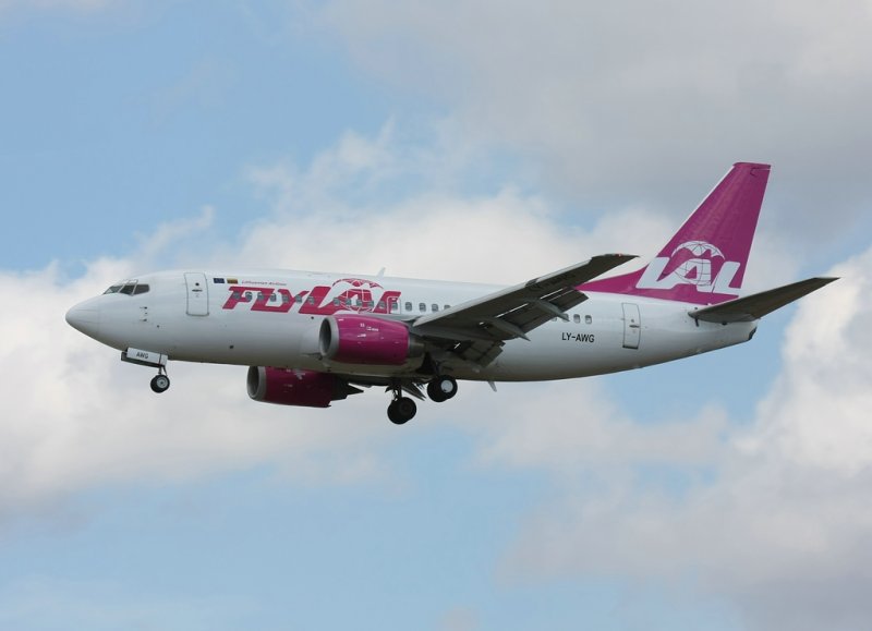 Landeanflug B737 FlyLAL in Frankfurt.