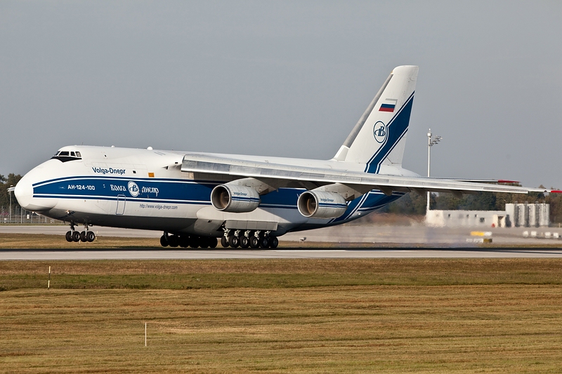 Landung Antonov AN124/Volga Dnepr/MUC/Mnchen/03.10.09.