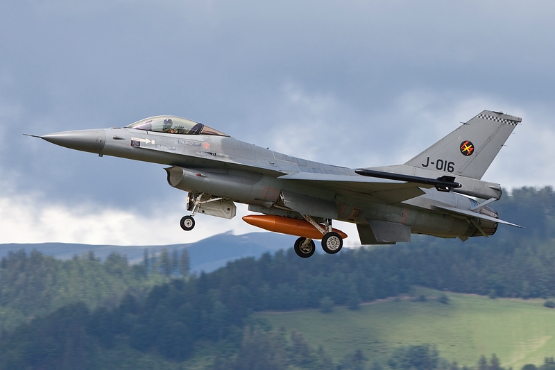 Landung/F-16 Fighting Falcon/NL/Zeltweg/AirPower'09