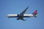 Delta Air Lines Boeing 767-332(ER) N192DN beim Landeanflug Flughafen Berlin Tegel, 29.05.10