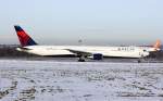 Delta Airlines Boeing 767-432 ER N841MH Flughafen Mnchen 21.12.2010