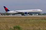 Delta Air Lines, N840MH, B767-432(ER) in MUC bei der Landung aus Atlanta (ATL) 09.07.2013