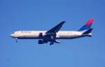 Delta Airlines mit Boeing 767-332(ER) N179DN beim Landeanflug zum Flughafen Berlin Tegel, 29.09.08 Berlin-Pankow. 