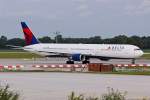 N842MH / Delta Air Lines / B767-432(ER) rollt in MUC zum Start nach Atlanta (ATL) 18.08.2014