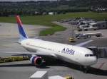 Boeing 767-300 der Delta in Stuttgart.