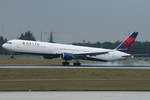 Delta Air Lines Boeing B767-432(ER) N829MH, cn(MSN): 29700,
Frankfurt Rhein-Main International, 25.05.2016.