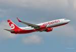 Air Berlin, D-ABKD, B737-86J(W) in MUC im Steigflug nach Bari (BRI) 01.07.2013