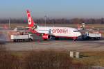 D-ABKM / Air Berlin / B737-86J(W) beim Deiceing in MUC vor dem Start nach Hamburg (HAM) 30.12.2013