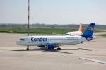 Ein Airbus A320-212 D-AICF von Condor auf dem Weg zum Gate am Flughafen Berlin Schnefeld, 13.04.09.