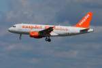 EasyJet, G-EZBR, Airbus A 319-111 im Landeanflug in MUC aus London-Stansted (STN) mit der Aufschrift  EasyJet 100 Airbus  27.08.2012