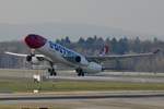 A330-343 HB-JHR  Chäserrugg  der Edelweiss am 19.1.19 beim Abheben in Zürich.