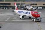 Edelweiss, A320-214, HB-IHX  Bosco Gurin , am 26.1.19 beim Pushback in Zürich.