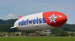 Edelweiss Zeppelin bei Rellikon (Egg bei Zürich) am 31.05.2015.